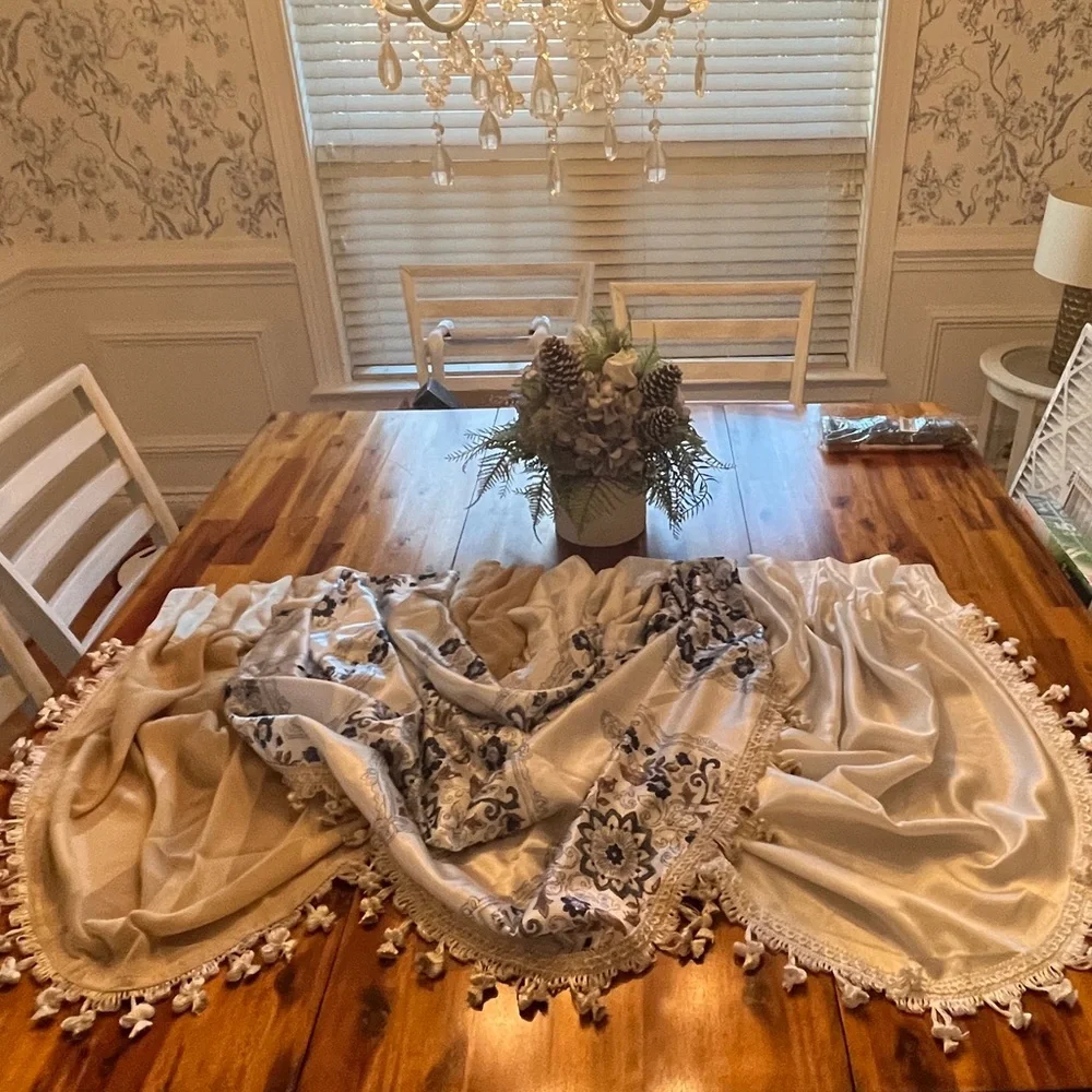 Elegant White Waterfall Valance (window curtains)